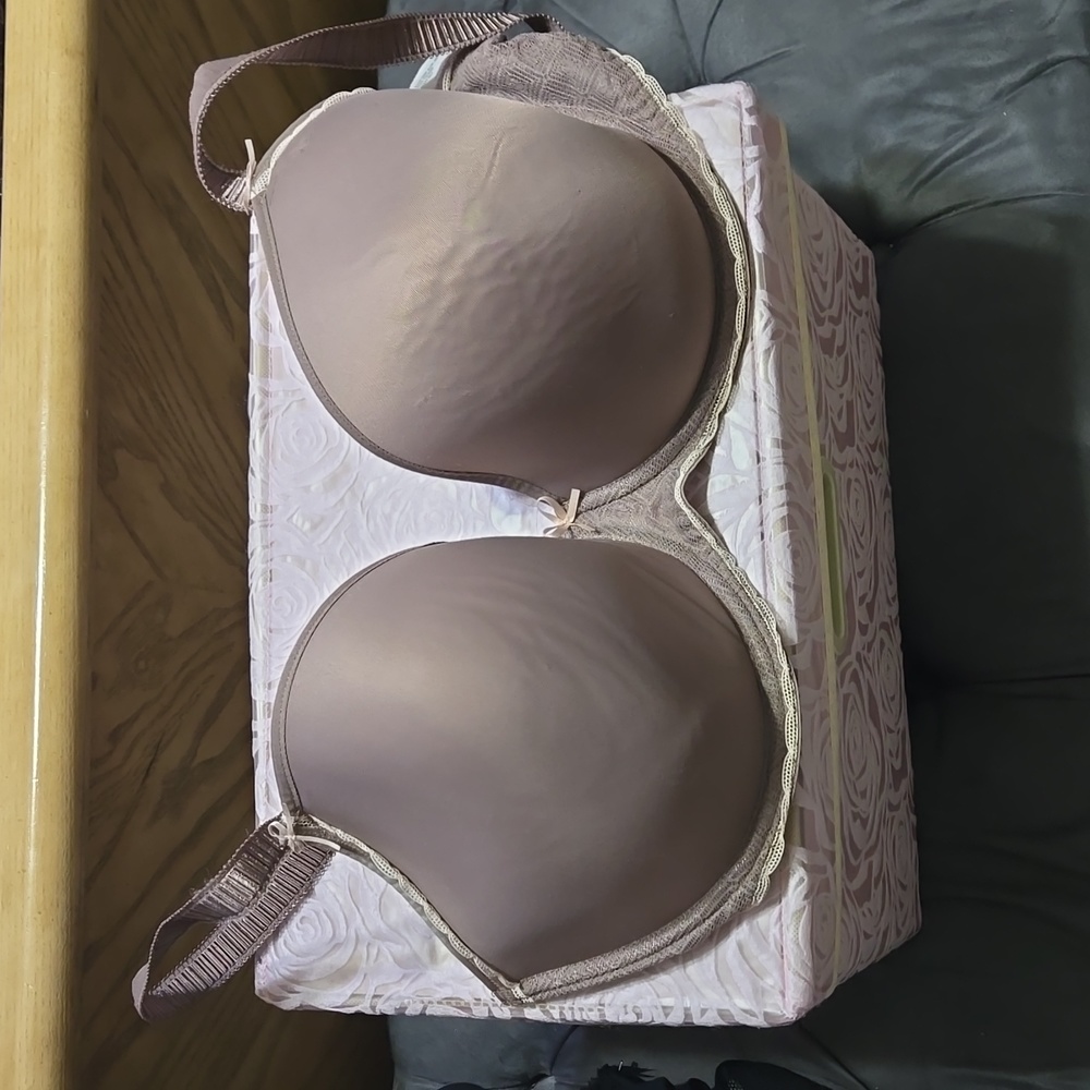 Ladies Freya underwire bra with J hook to convert to racetrack sz 36J